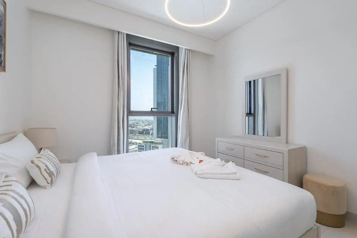 Awesome 2-Bedroom Apartment With Iconic Views In Business Bay Dubai