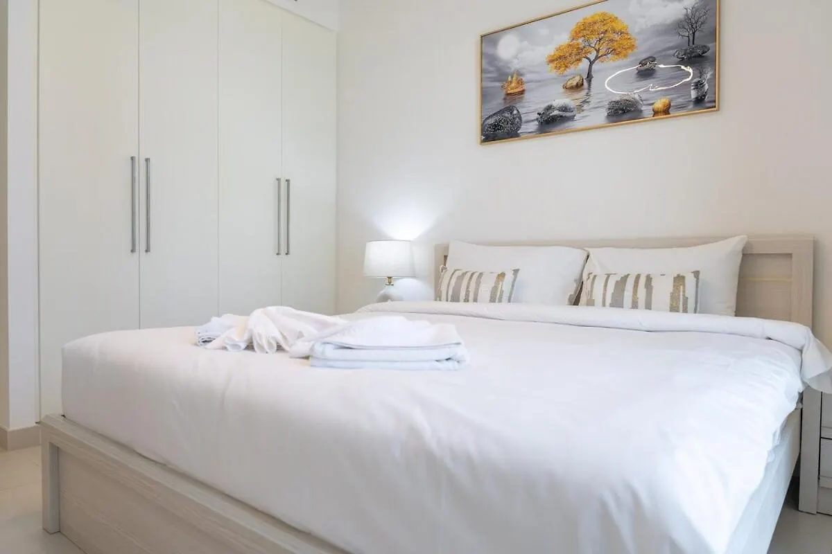 Awesome 2-Bedroom Apartment With Iconic Views In Business Bay Dubai