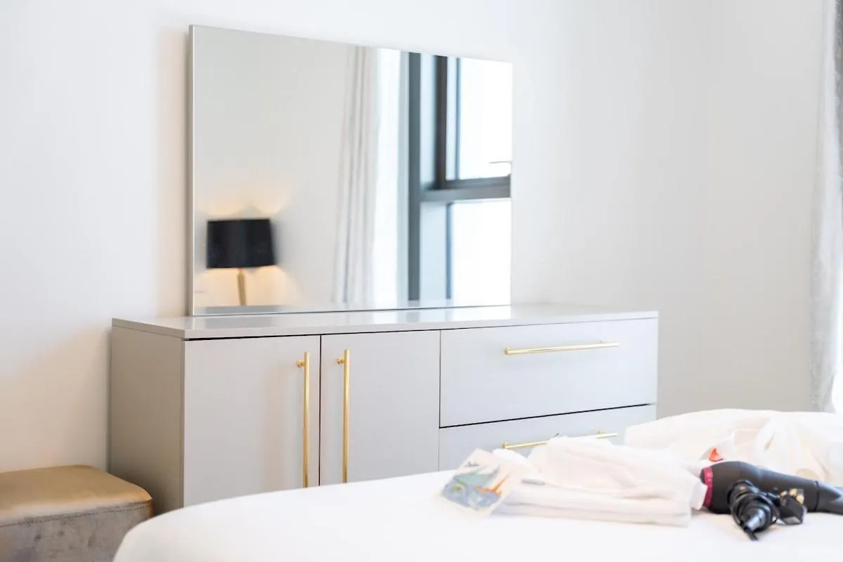 Awesome 2-Bedroom Apartment With Iconic Views In Business Bay Dubai