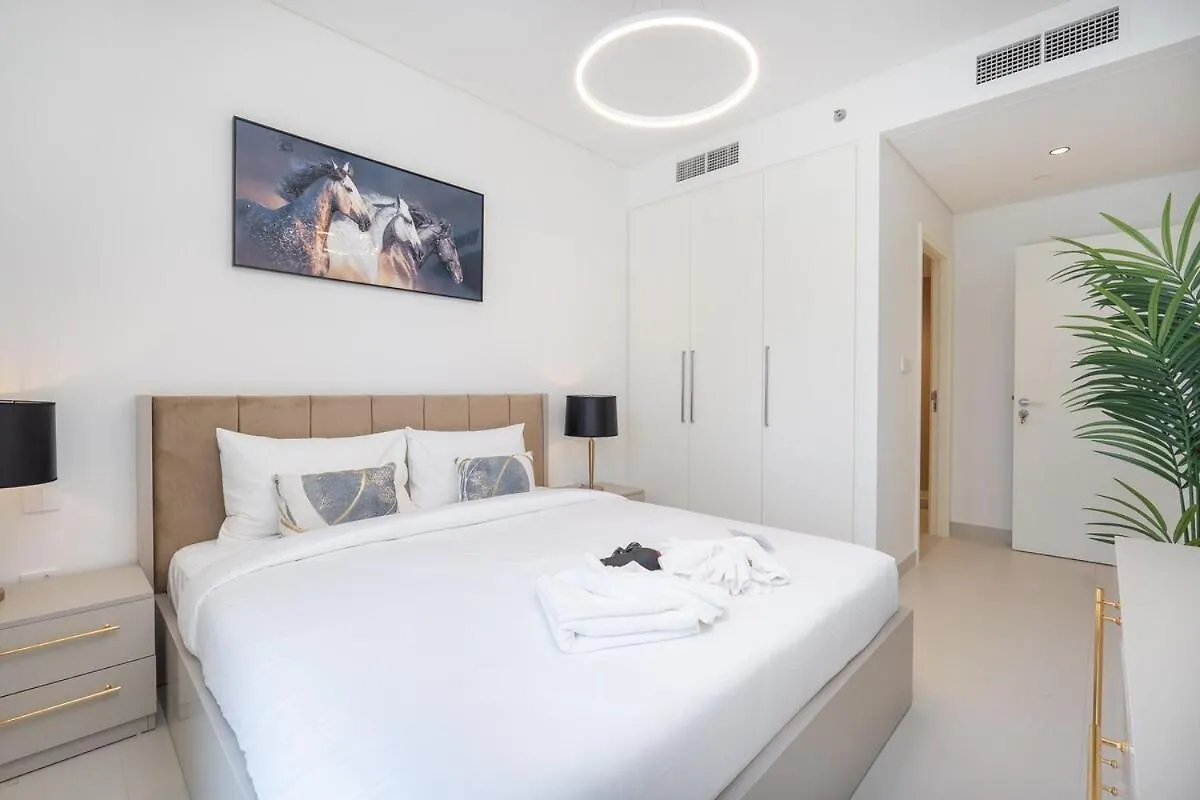 Awesome 2-Bedroom Apartment With Iconic Views In Business Bay Dubai